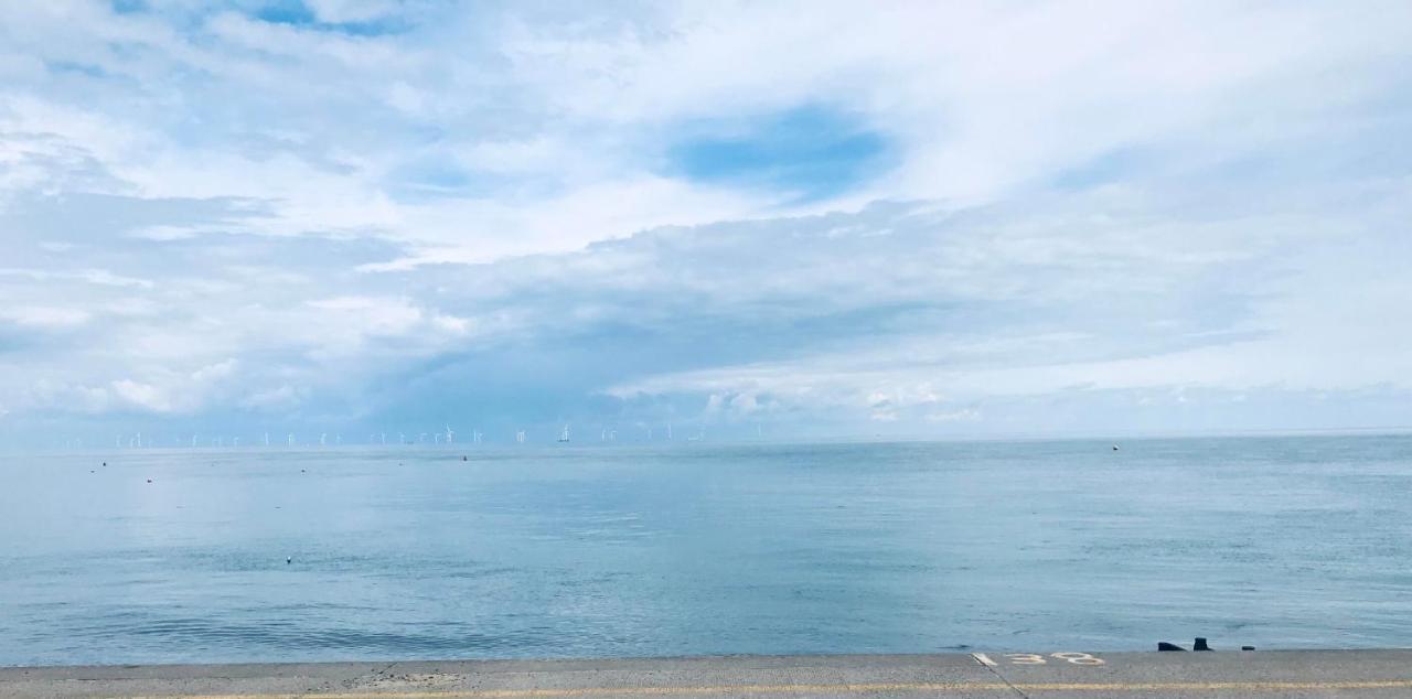 Beautiful Beachfront Retreat With A Stunning Sea View For The Ultimate Escape Away From The Busy World Below Херн-Бей Экстерьер фото