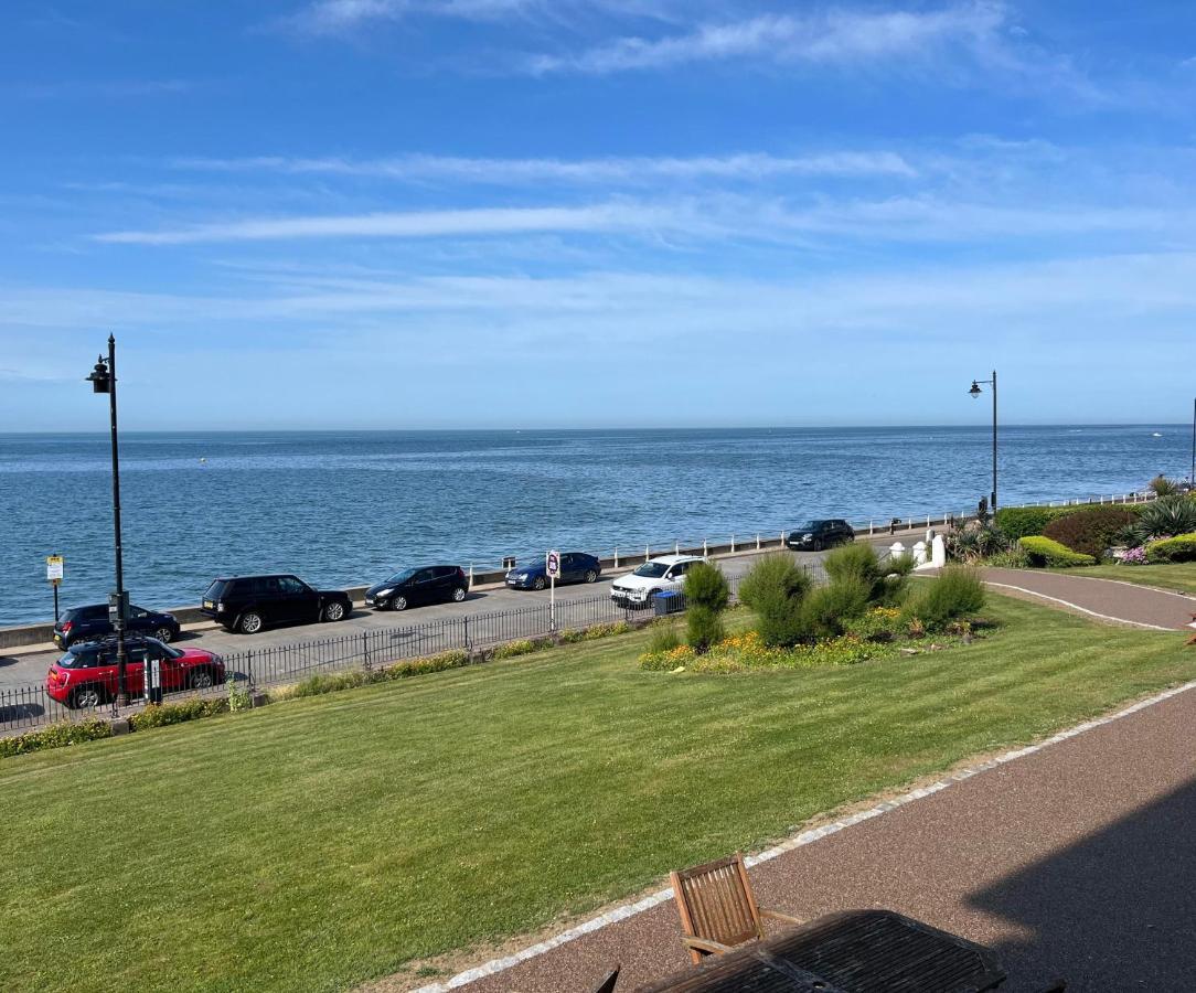 Beautiful Beachfront Retreat With A Stunning Sea View For The Ultimate Escape Away From The Busy World Below Херн-Бей Экстерьер фото